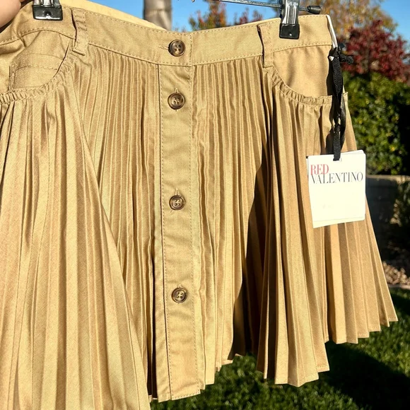 Red Valentino Pleated Mini Skirt Beige Tan Micro Skort Size 40 US 4 Small NWT - Picture 4 of 7